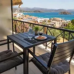 Islet View *