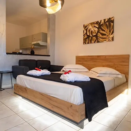Islet View Apartment Tolo