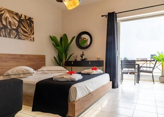 Islet View טולון